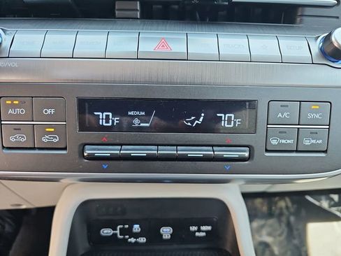 Used 2025 Hyundai Kona SEL FWD image 24