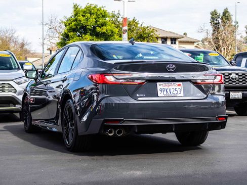 Used 2025 Toyota Camry SE image 8