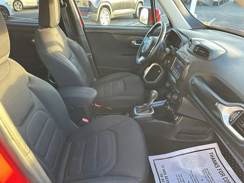 Used 2018 Jeep Renegade Latitude w/ Cold Weather Group image 18