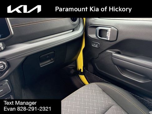 Used 2024 Jeep Gladiator Mojave w/ Technology Group image 32