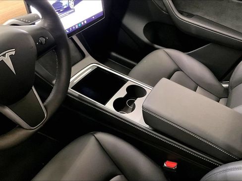 Used 2024 Tesla Model Y Long Range AWD/4WD image 18