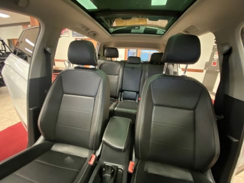 Used 2021 Volkswagen Tiguan SE w/ Panoramic Sunroof Package image 16