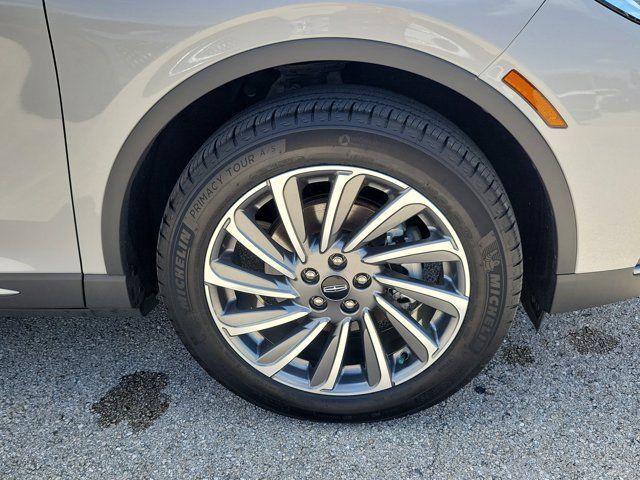 Certified 2024 Lincoln Corsair Reserve FWD image 9