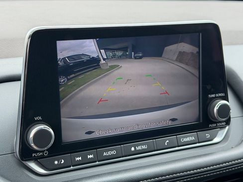 Used 2023 Nissan Rogue SV image 7