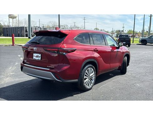 New 2026 Toyota Highlander Platinum AWD/4WD image 9