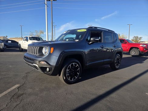 Used 2023 Jeep Renegade Latitude image 2