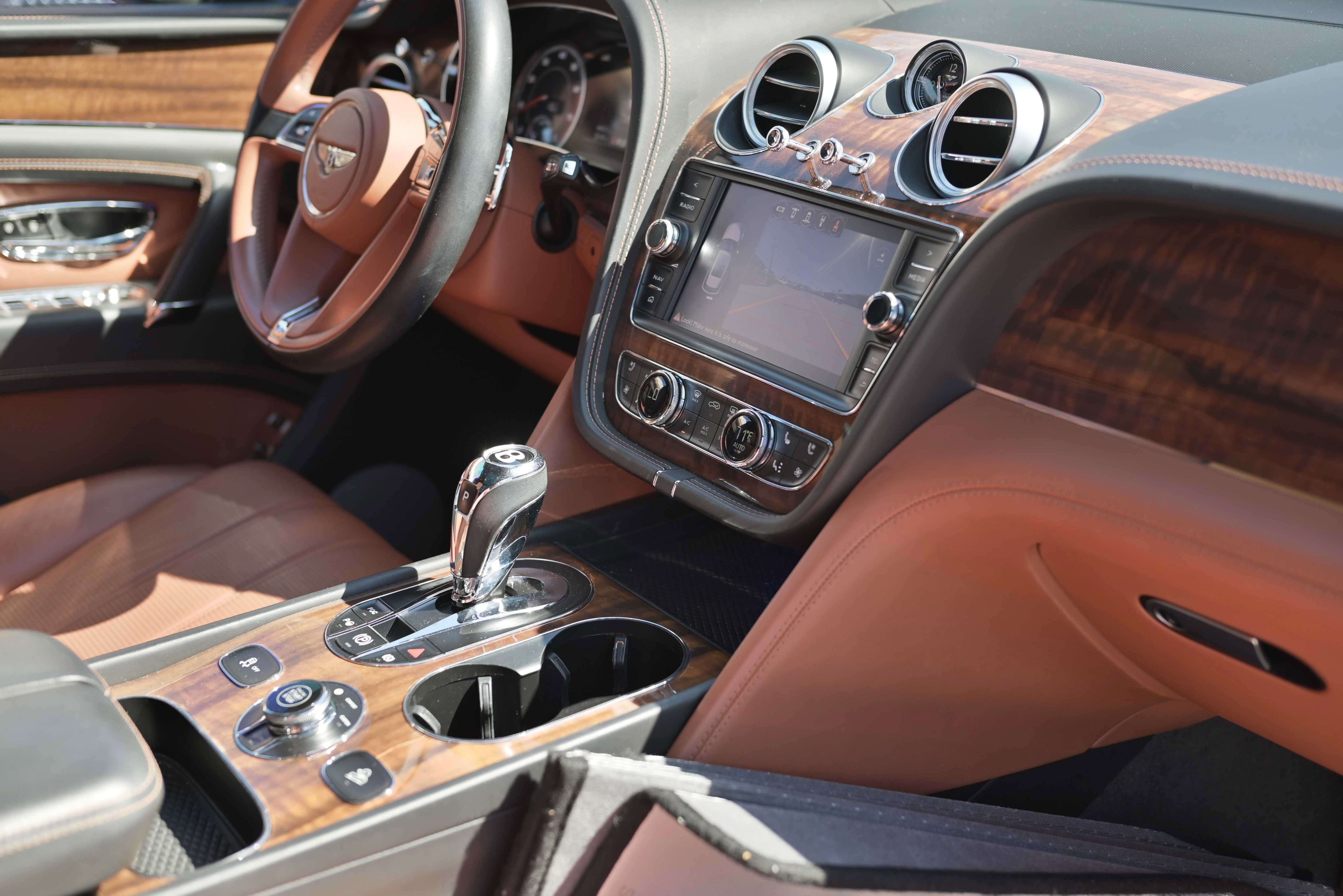 Used 2018 Bentley Bentayga AWD/4WD image 16