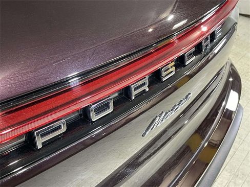 Certified 2025 Porsche Macan image 9