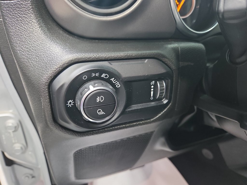 Used 2023 Jeep Gladiator Sport AWD/4WD image 30