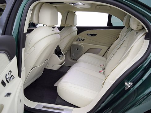 Certified 2022 Bentley Flying Spur V8 AWD/4WD image 36