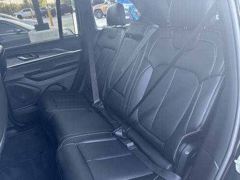Used 2025 Jeep Grand Cherokee Limited w/ Luxury Tech Group II AWD/4WD image 33