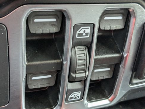 Used 2024 Jeep Wrangler Unlimited Sahara w/ Safety Group image 23