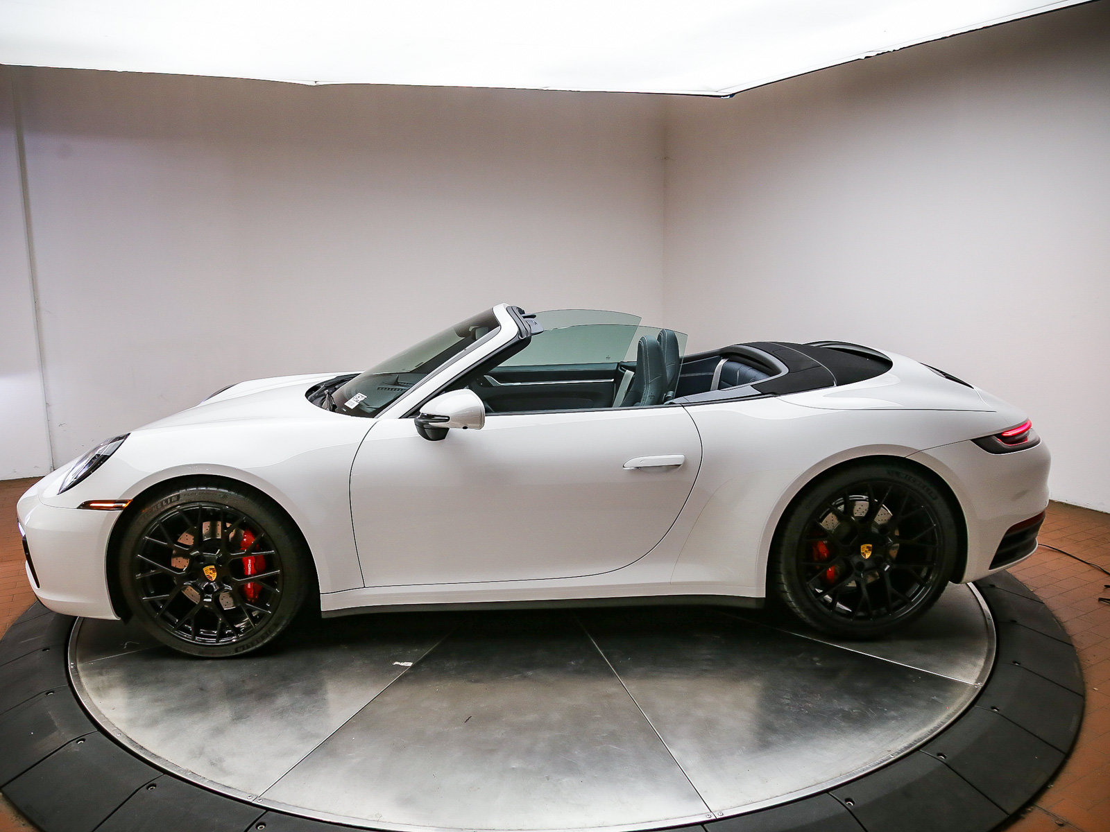 Certified 2024 Porsche 911 Carrera S RWD image 2