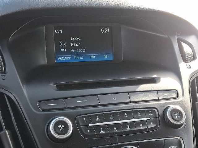 Used 2016 Ford Focus SE w/ SE Sport Package FWD image 3