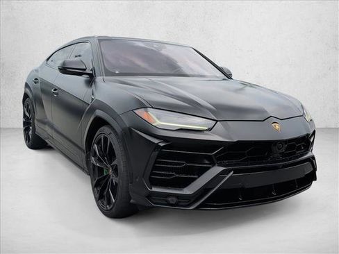 Used 2022 Lamborghini Urus AWD/4WD image 3