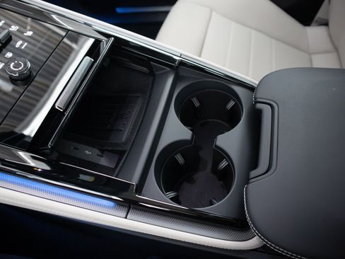 Used 2026 Porsche Panamera RWD image 19