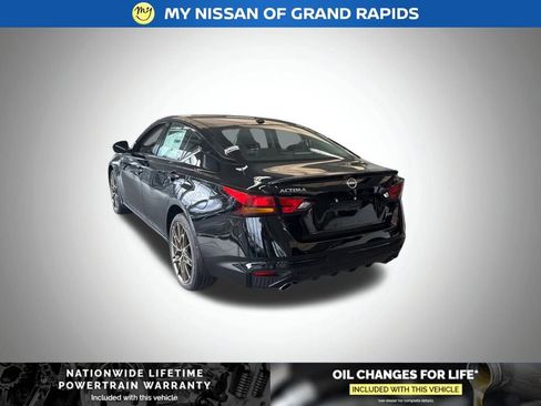 New 2025 Nissan Altima 2.5 SR image 4