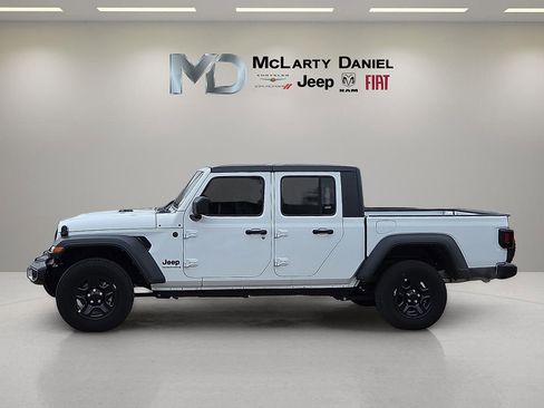 New 2025 Jeep Gladiator Sport image 3