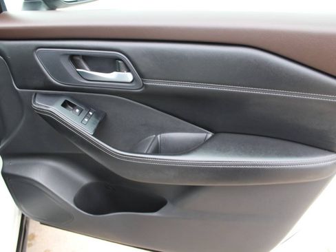 Used 2023 Nissan Rogue SV w/ SV Premium Package AWD/4WD image 12