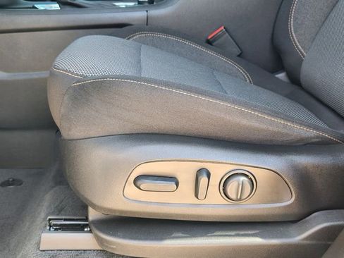 Used 2021 Chevrolet Traverse LT image 25