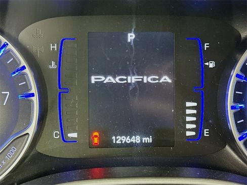 Used 2018 Chrysler Pacifica Touring-L w/ Premium Audio Group image 12