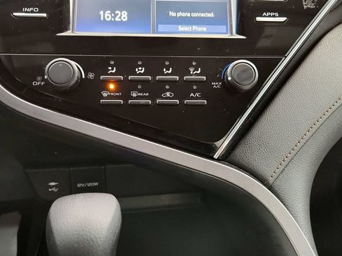 Certified 2018 Toyota Camry LE FWD image 30