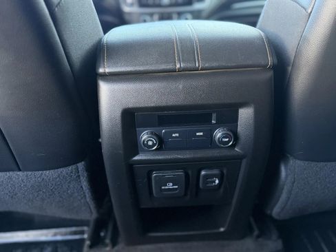 Used 2019 Chevrolet Traverse LT w/ LT Premium Package AWD/4WD image 14