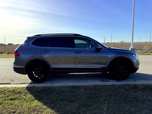 Used 2020 Volkswagen Tiguan SE image 5