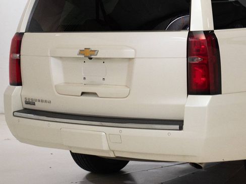 Used 2015 Chevrolet Suburban LTZ RWD image 15