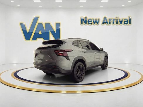 Used 2025 Chevrolet Trax ACTIV w/ Driver Confidence Package FWD image 2