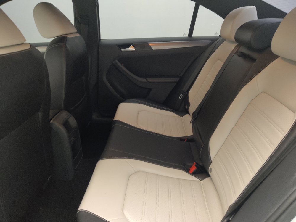 Used 2016 Volkswagen Jetta Sport FWD image 18