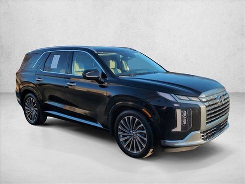 Used 2024 Hyundai Palisade Calligraphy image 3