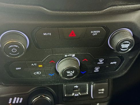 Used 2018 Jeep Renegade Sport w/ Power & Air Group image 15