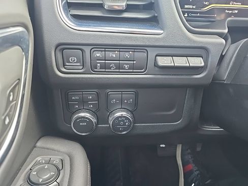 Used 2024 GMC Yukon AT4 w/ Technology Package AWD/4WD image 27