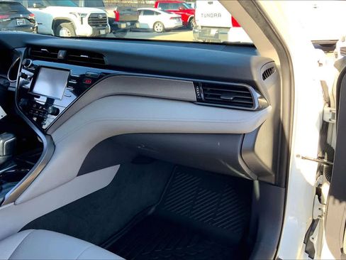 Used 2020 Toyota Camry SE image 18
