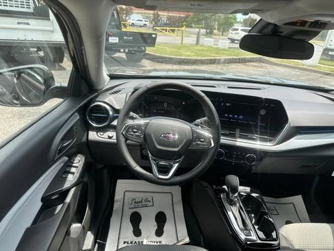 New 2026 Chevrolet Trax LT w/ Midnight Edition FWD image 26
