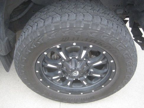 Used 2017 Toyota Tundra Limited w/ Limited Premium Package AWD/4WD image 12