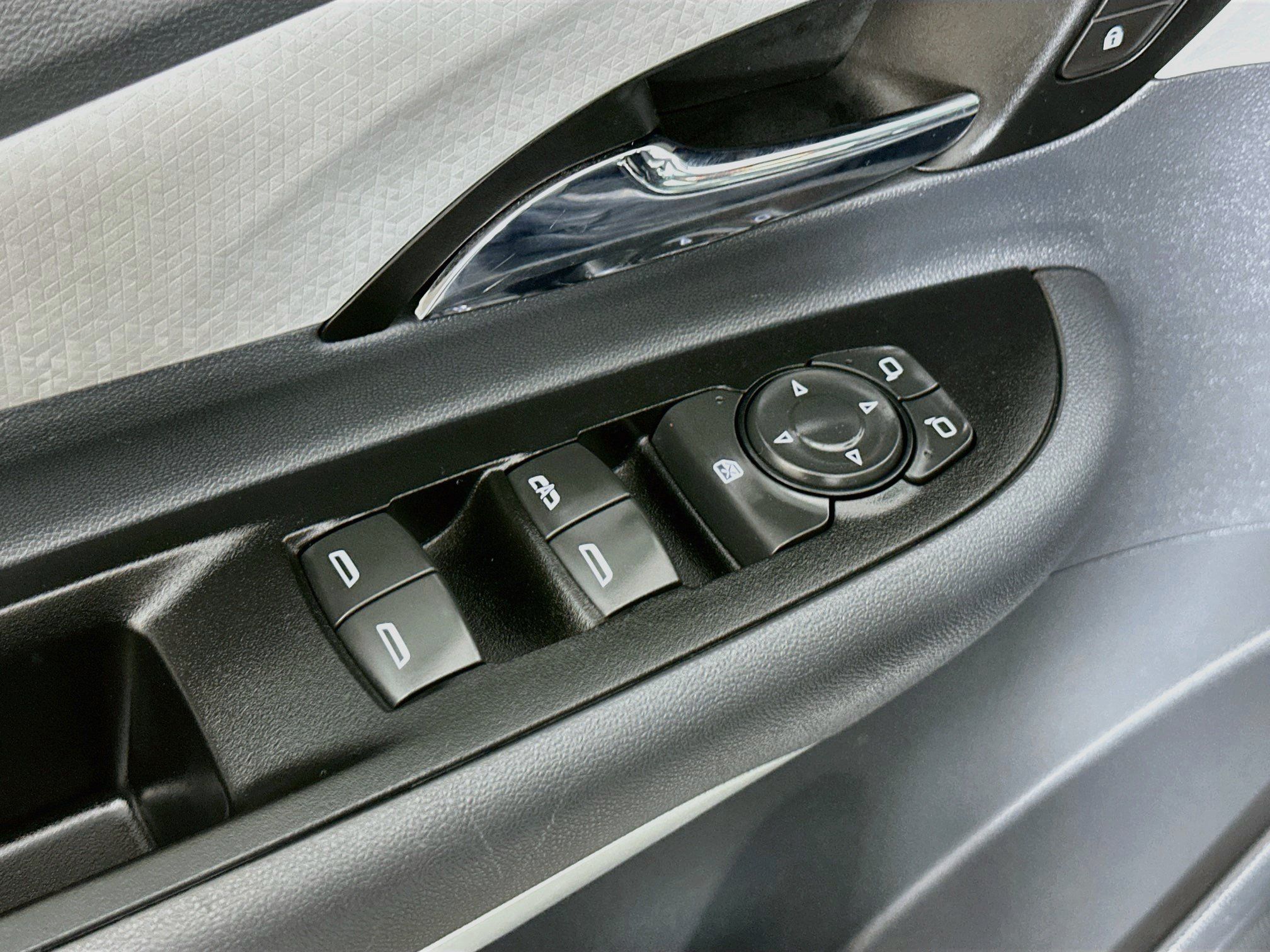Used 2020 Chevrolet Bolt LT FWD image 15