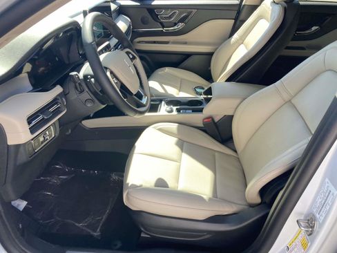 New 2026 Lincoln Corsair Premiere image 18