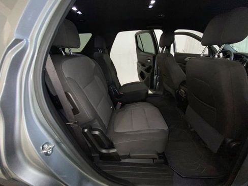 Used 2023 Chevrolet Traverse LT image 32
