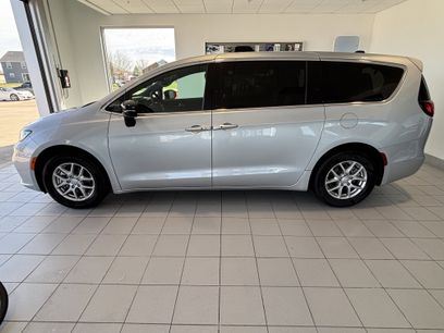Used 2026 Chrysler Pacifica Select