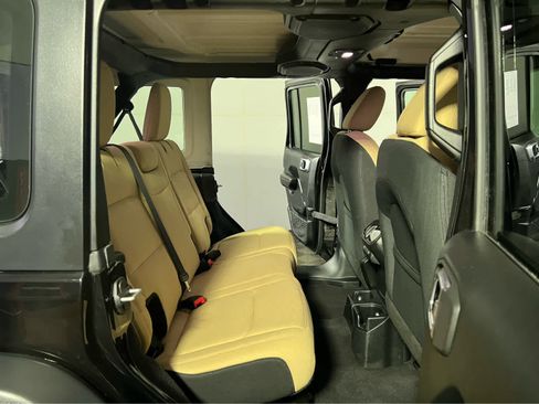 Used 2018 Jeep Wrangler Unlimited Sport S image 25