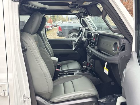 New 2026 Jeep Gladiator Mojave image 9