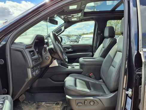 Used 2023 Chevrolet Suburban LT w/ LT Signature Package AWD/4WD image 19