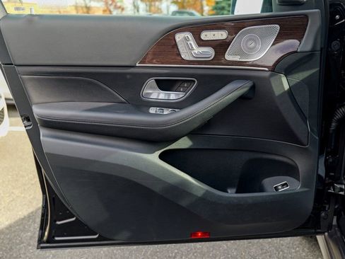 Used 2025 Mercedes-Benz GLS 450 4MATIC image 16