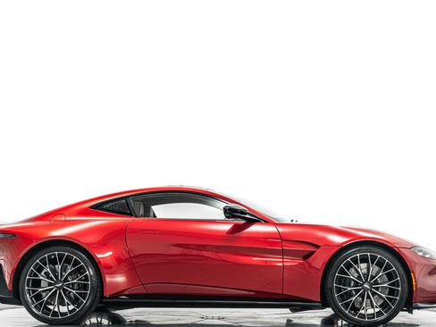 Used 2023 Aston Martin V8 Vantage Coupe RWD image 2