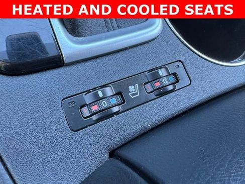 Used 2019 Toyota Highlander Limited image 16