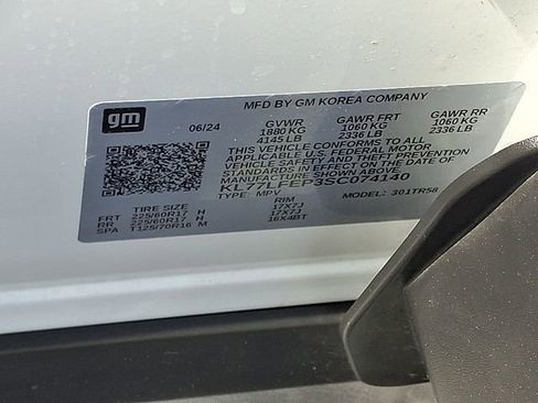 Used 2025 Chevrolet Trax LS image 28