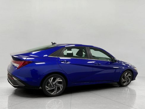 Certified 2025 Hyundai Elantra SEL image 3