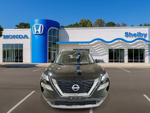 Used 2023 Nissan Rogue SV image 3